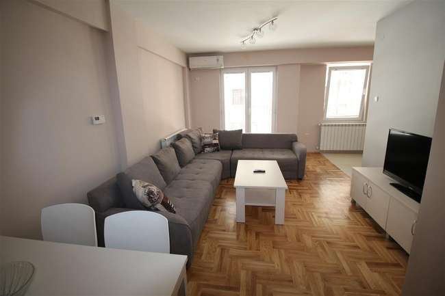 Се продава 4-собен стан во Дебар Маало, кај Силбо - 2