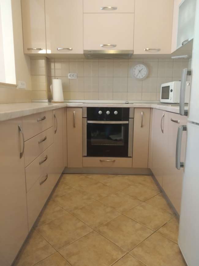 PËR QIRA APARTAMENT FUNKSIONAL ME TRE DHOMA NË QENDRËN E STRIKTË - 3