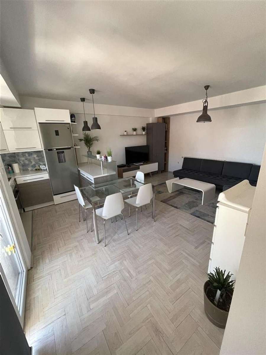 Jepet me qira apartament 3-dhomësh në Debar Maalo, Vardar Mebel - 1