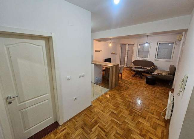Apartament me tre dhoma për qëllime biznesi në Aerodrom - 2