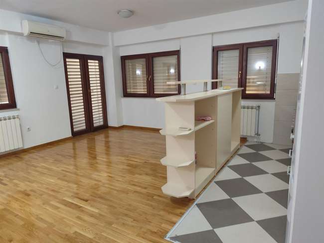 Jepet me qira apartament bosh me tre dhoma në Aerodrom, Michurin - 2