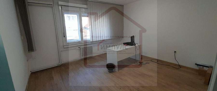 Hapësirë Tregtare në Qendër të Rreptë - 1