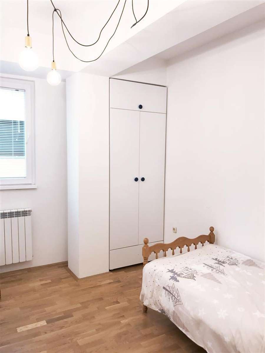 Jepet me Qira Apartament me Tre Dhoma në Kozle - slika 2