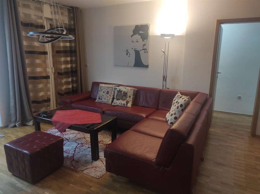 Apartament në Qendër - 1