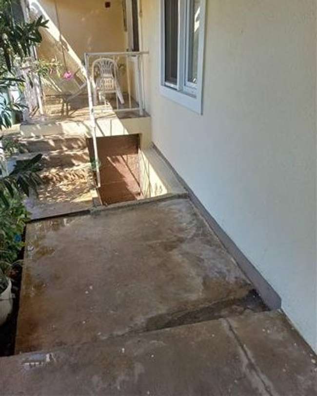 Fully Renovated House with Yard in Cento - 2