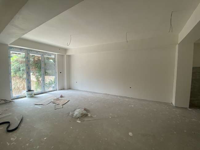 Objekti tregtar 431m2 në Kozle - 2