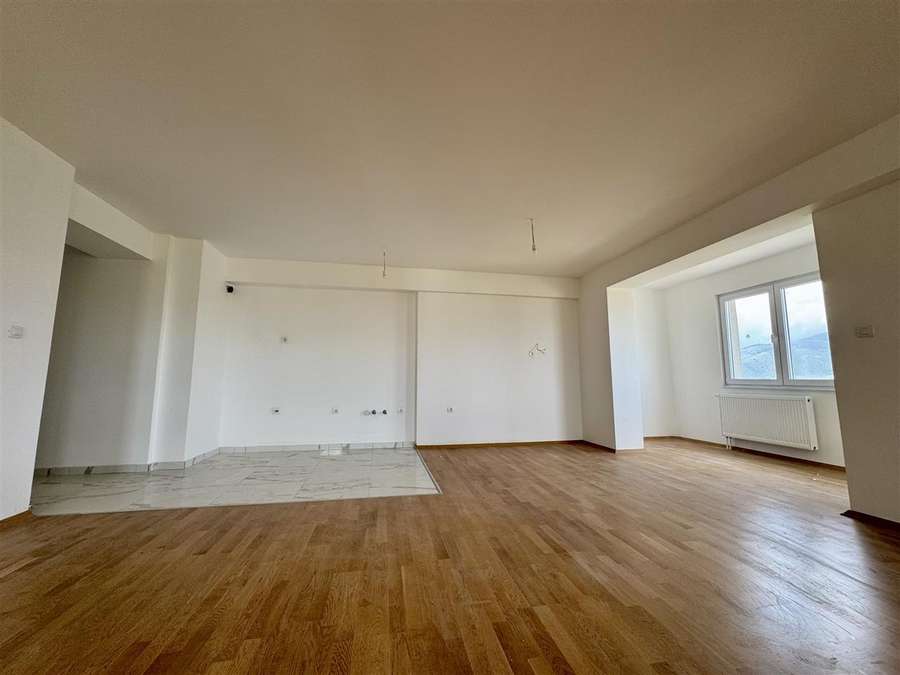 Apartament në Qendër - pas Kosmos - 1