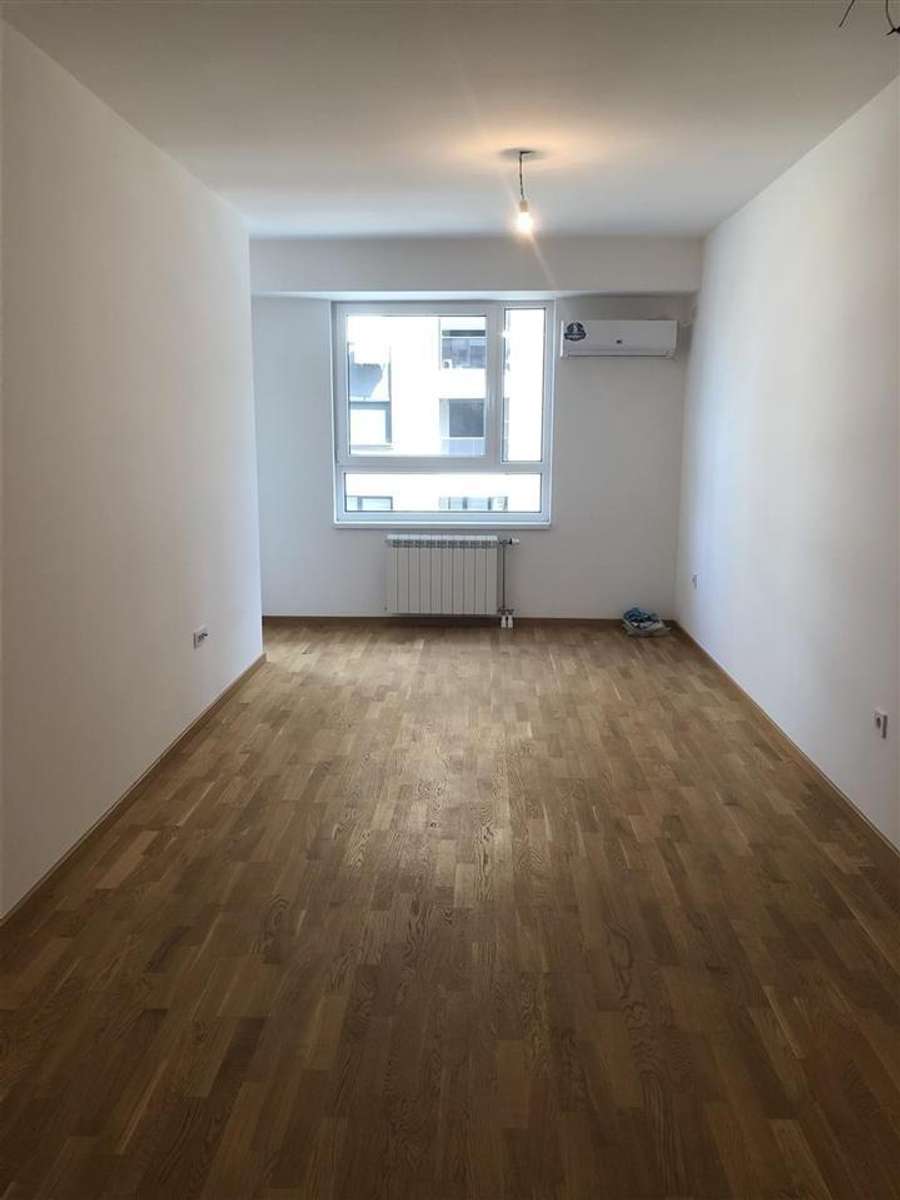 Semi-furnished three-bedroom apartment for business purposes - 1