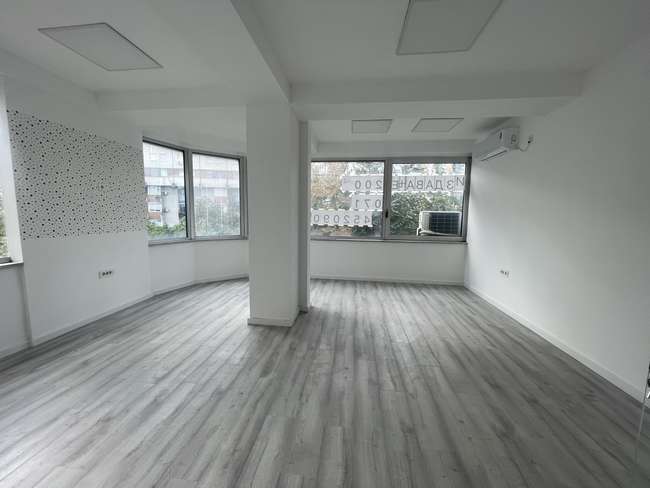 Hapësirë Zyrash 110m2 në Qendër - 3