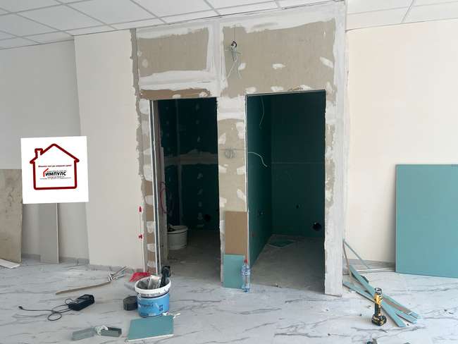 PËR QIRA HAPËSIRË TREGTARE/LOKAL ME LOKACION NË QENDËR TË NGUSHTË - 3