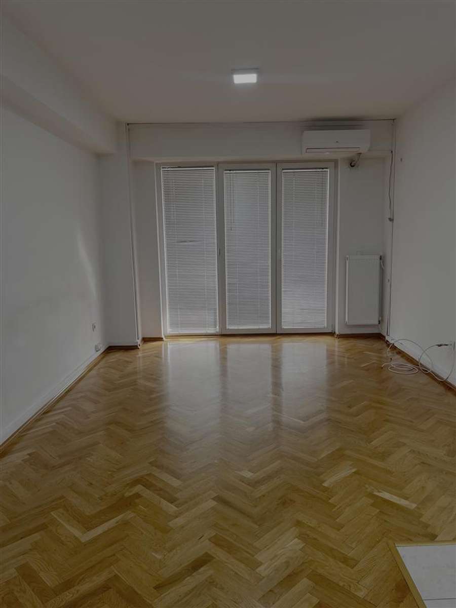 Jepet me qira apartament bosh që mund të përdoret për të jetuar - 1