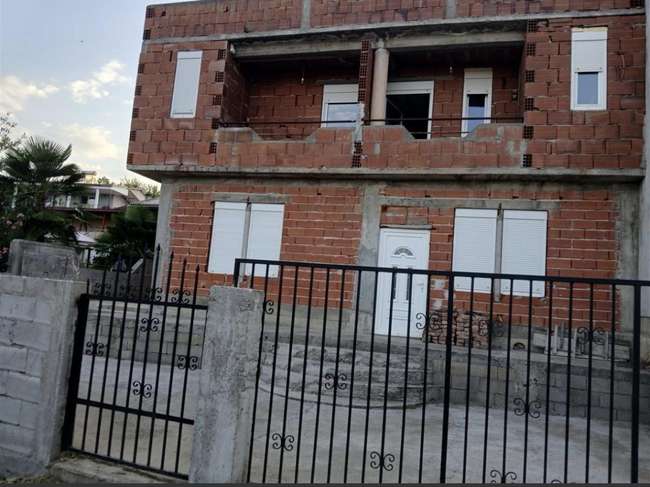 Shtëpi me Pamje nga Liqeni në Doyran - 3