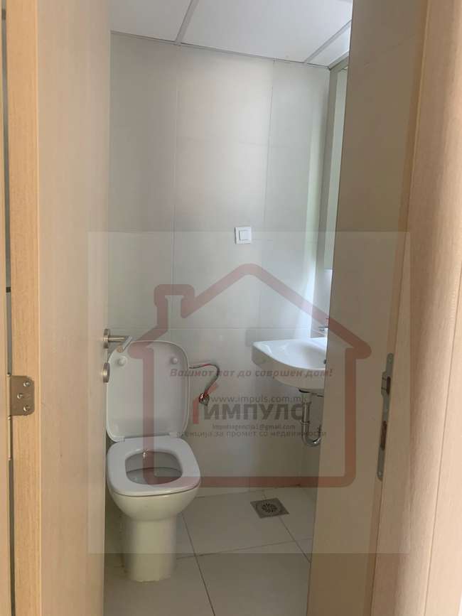 APARTAMENT TRE DHOMASH ME KOPSHT PËR QËLLIME TREGTARE NË RUZVELTOVA - 2