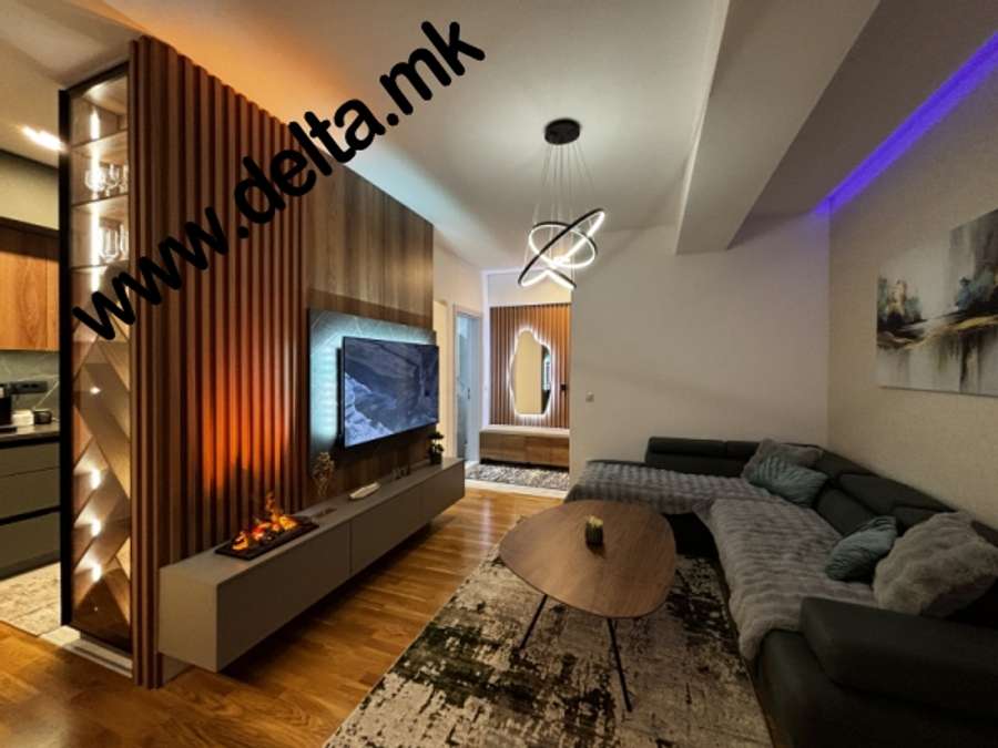 Apartament katër dhomësh i mobiluar plotësisht në Qendër - 1