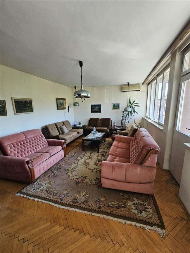 Three-bedroom apartment in Gjorce Petrov - 2