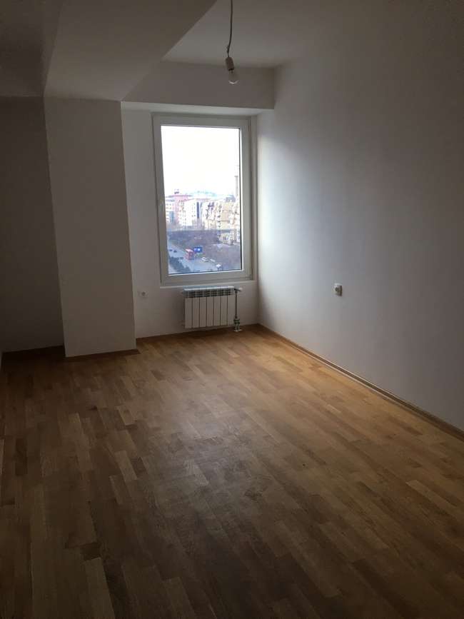 Се издава стан во порта аеродром  image