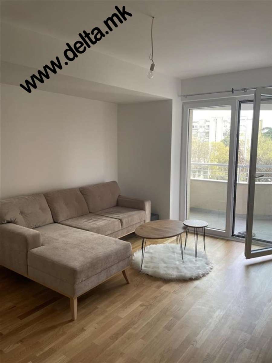 Apartament me tre dhoma gjumi në Qendër - 1