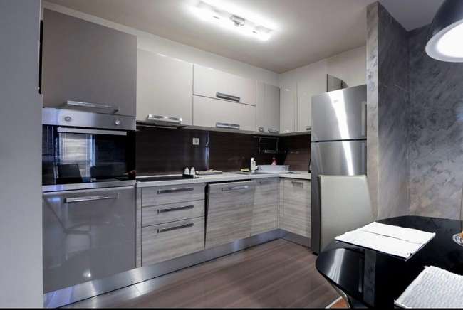 Се продава 3-собен стан кај Универзална сала - 2