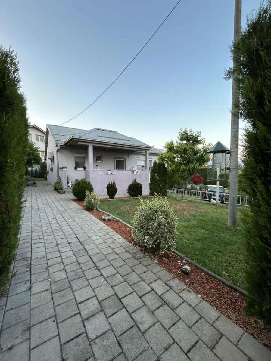Shtëpi me oborr të madh në Bardovci - 1