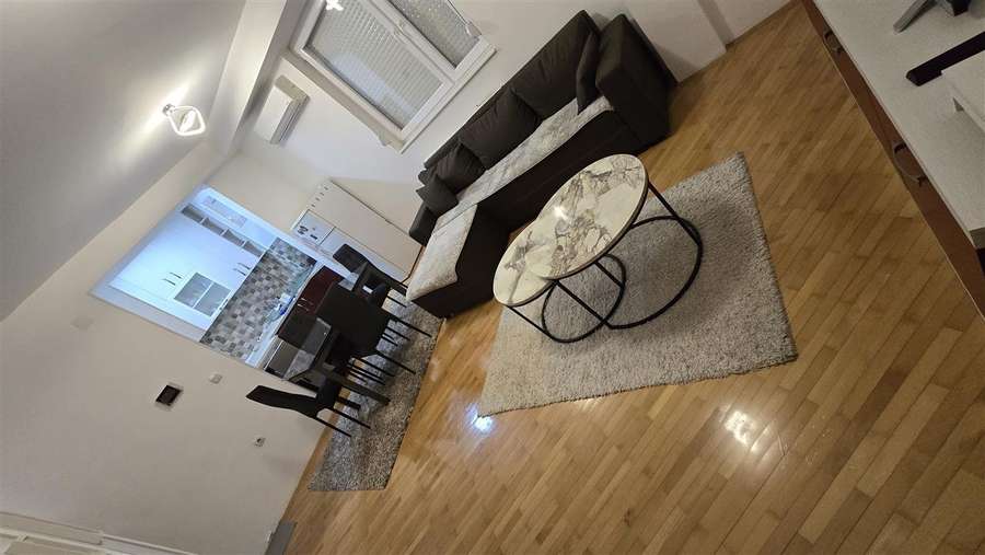 Apartament në Qendër - 1