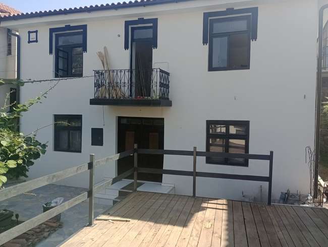 Shtëpi pranë amfiteatrit image