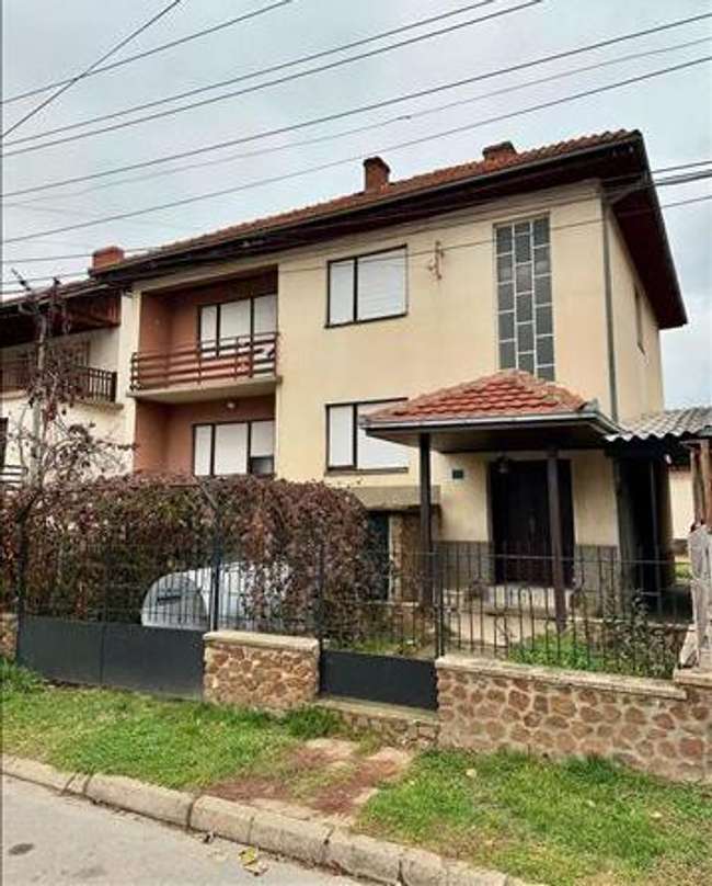 Shtëpi në Berovë - 2