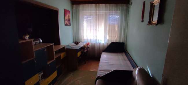 Куќа со дворно место во Ресен image