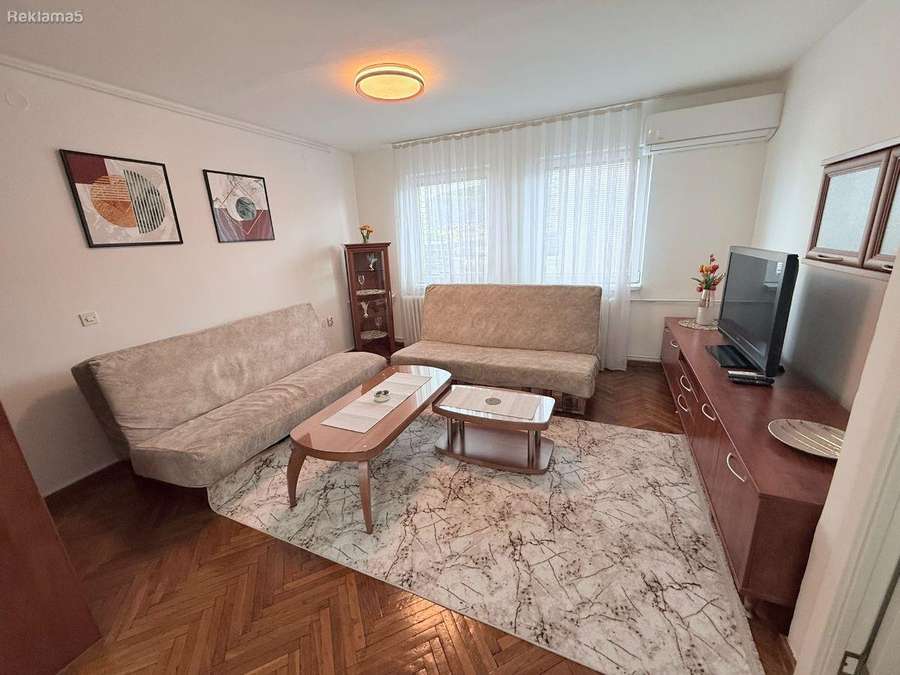 Apartament në Qendër, muri qytetar përballë Diamond - 1