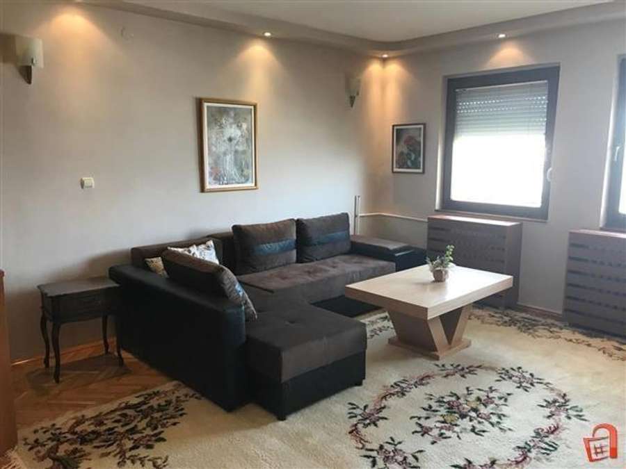 Apartament në Qendër - 1