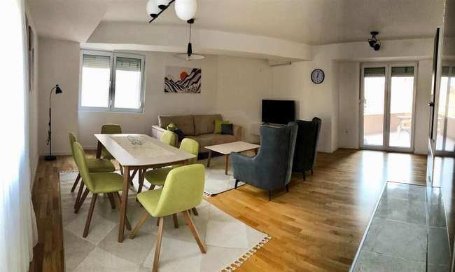 Merkez'de, Karadağ yakınında üç odalı daire kiralık - slika 2