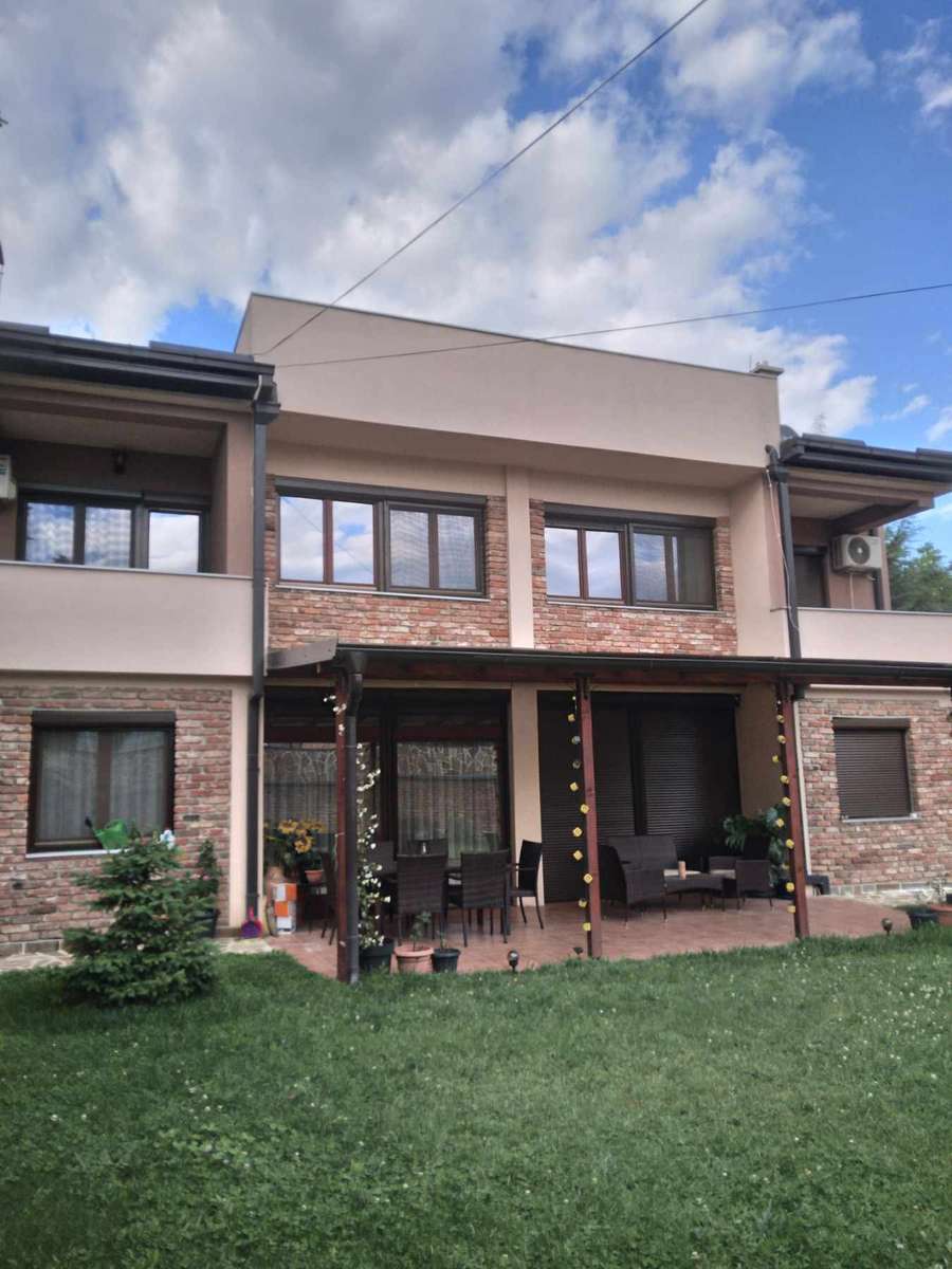 Се продава пространа наместена куќа во Сопиште - 1